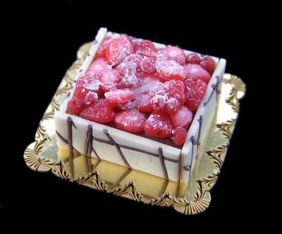 White Chocolate Box Gateau
